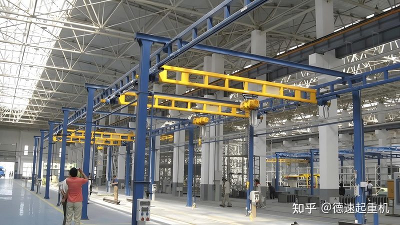目前，我国小型单梁起重机市场呈现出以下特点：